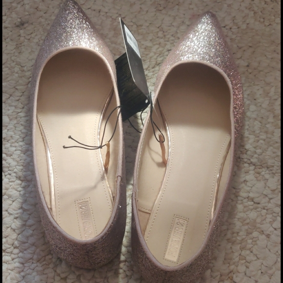 Subtle pink Flats - Picture 1 of 4